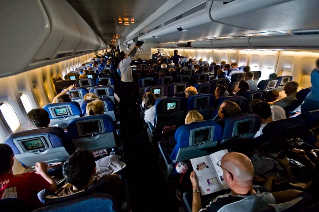 British_Airways_747-400_World_Traveller_cabin