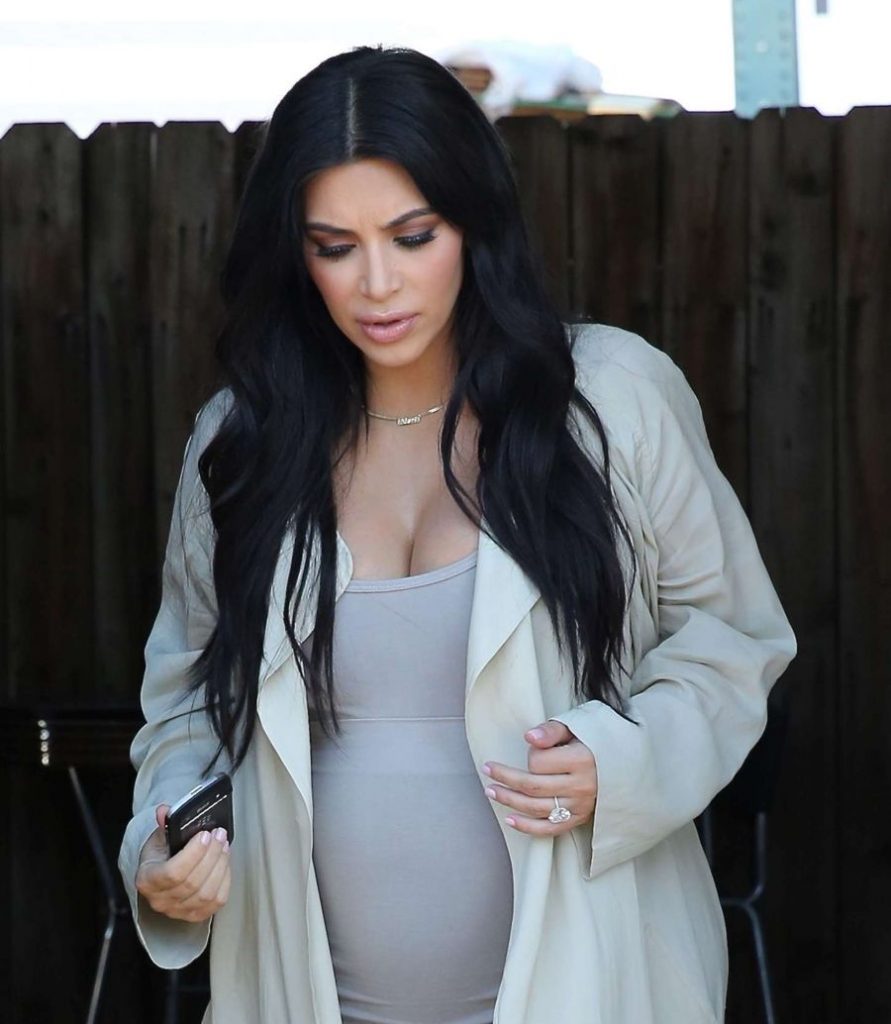 kim-kardashian-baby-bump11