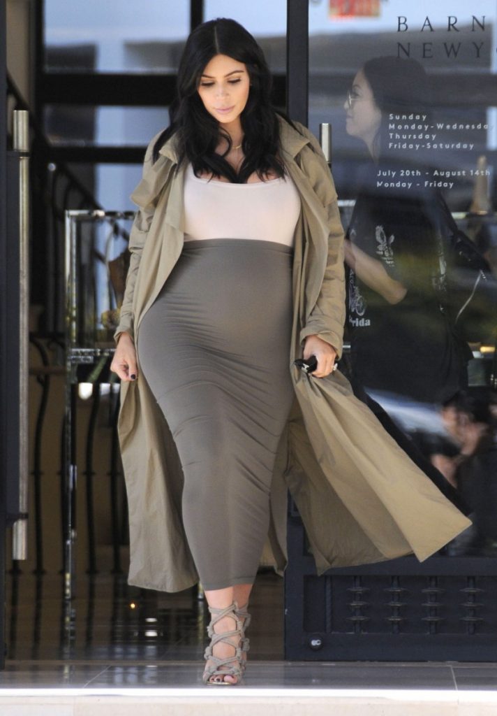 kim-kardashian-baby-bump9