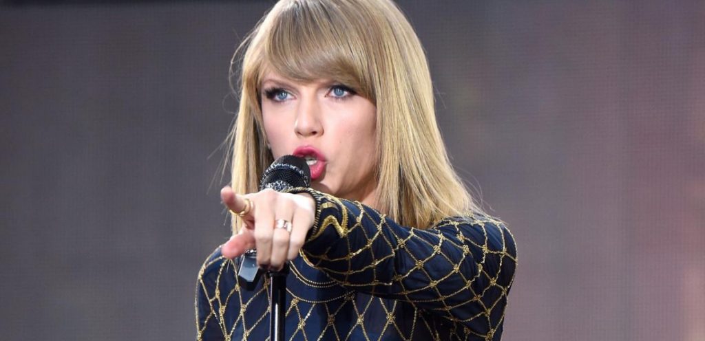 taylor-swift-bold-photos