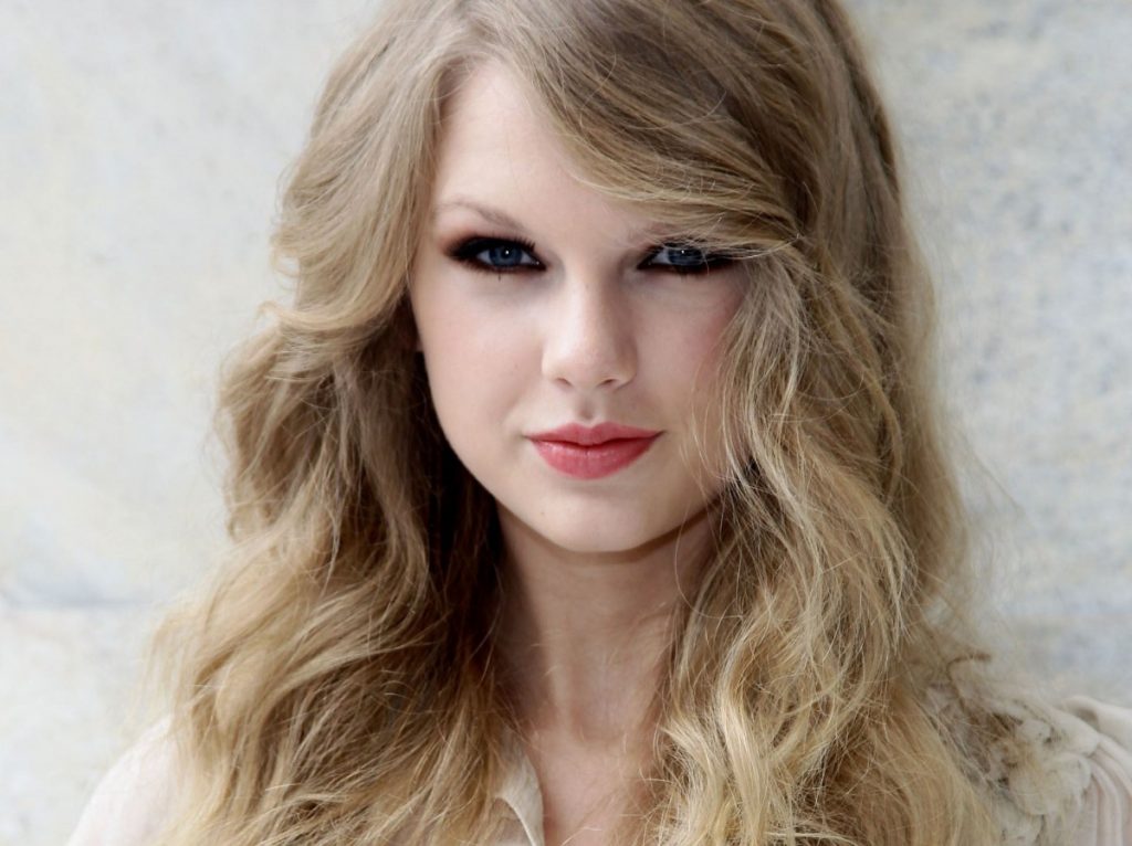 taylor-swift-bold-photos