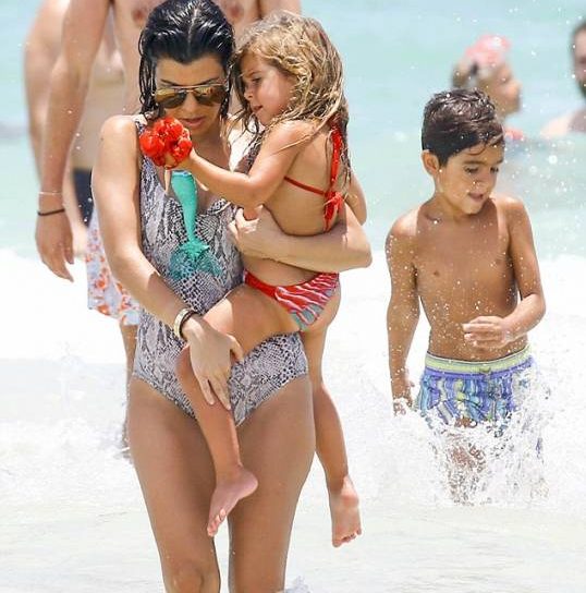 Kourtney Kardashian in Miami with childrens