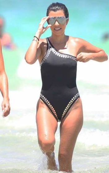 #KourtneyKardashian hottest #bikinipics