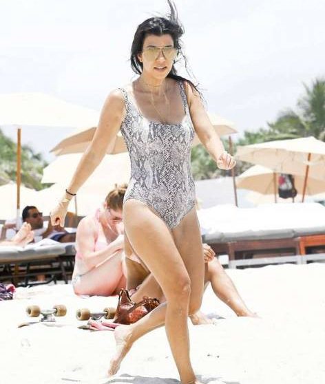 #KourtneyKardashian4kUltraHDBikiniPhotos