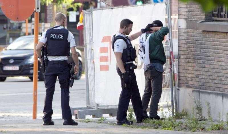 Attacker Wounds 2 Police in Belgium