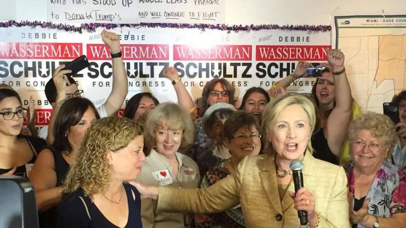 Hillary Clinton personally delivers big boost to Wasserman Schultz