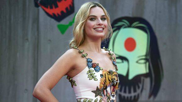 Margot Robbie’s dress roars at the Suicide Squad premiere in London