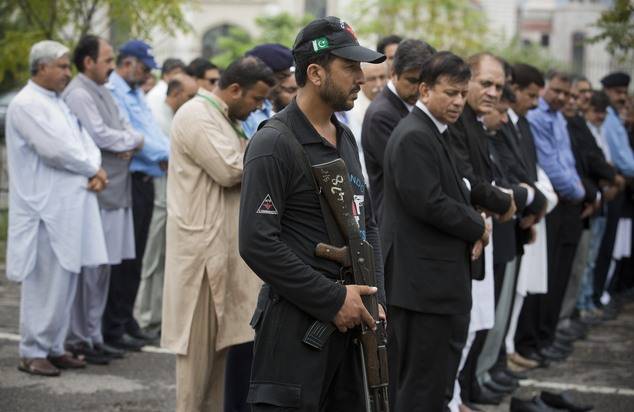 Pakistani Lawyers Mourn Colleagues Slain in Quetta Attack