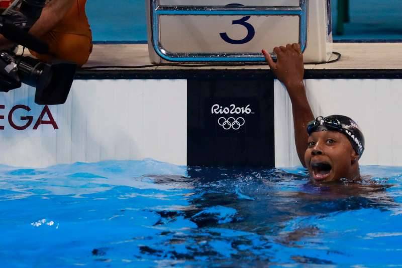 Simone Manuel Makes History in the Pool