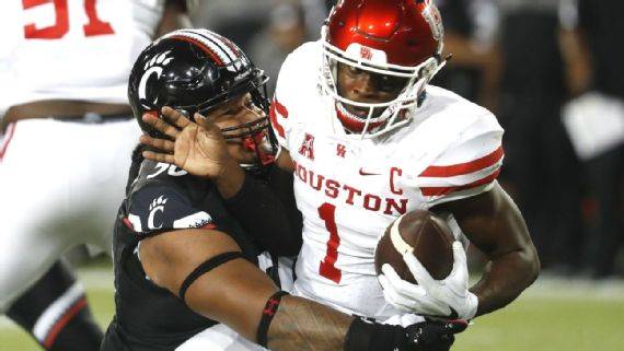 Houston Survives Sloppiness Cincinnati To Keep Playoff Hopes Alive