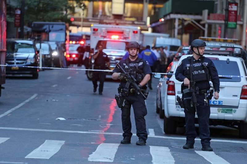 Madman With Meat Cleaver Shot By Cops In Midtown After He Sliced Detectives Head During Struggle With Officers