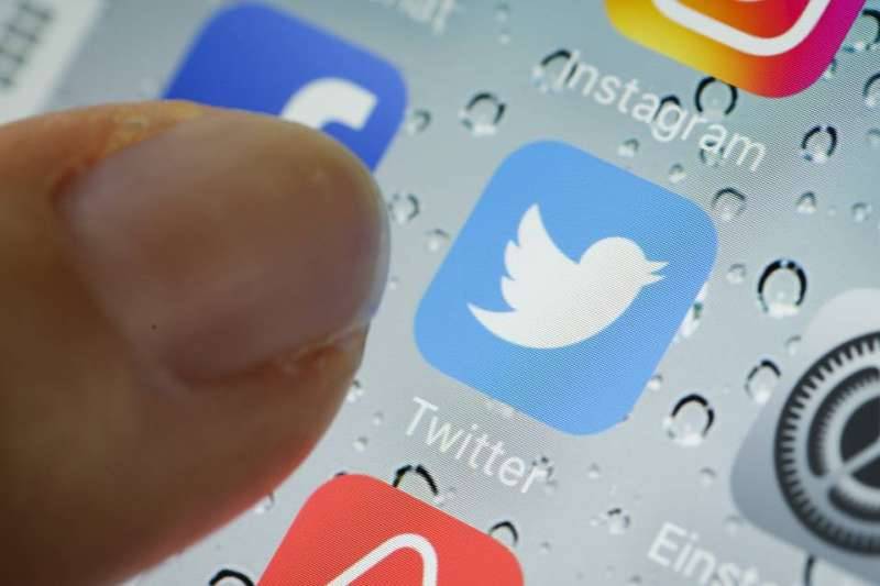 Salesforce Considers Takeover of Twitter