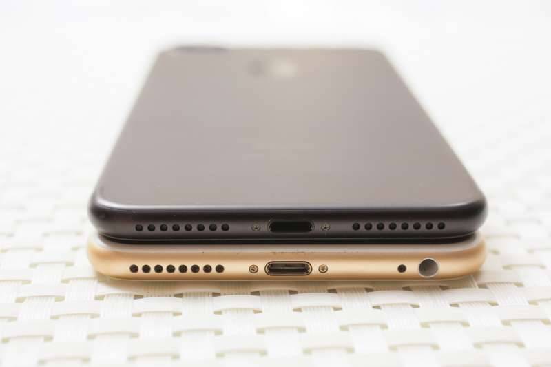 Would you trade a headphone jack for more battery? iPhone 7 Plus does