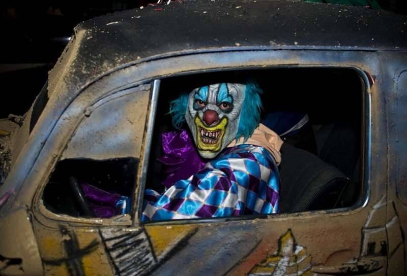 Man in clown mask arrested for menacing at Portland middle school