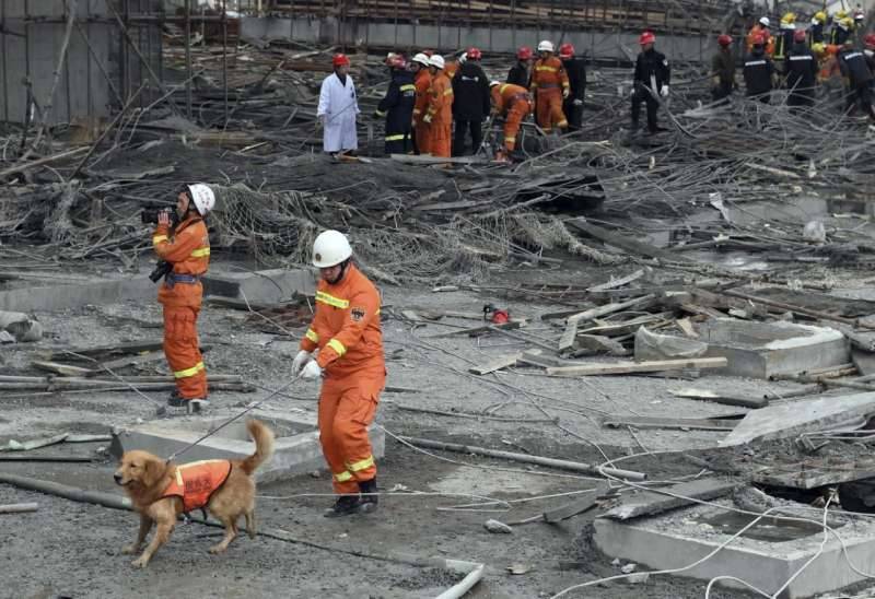 At least 40 killed in east China scaffolding collapse