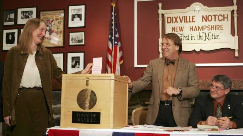 Hillary Clinton wins Dixville Notch midnight vote