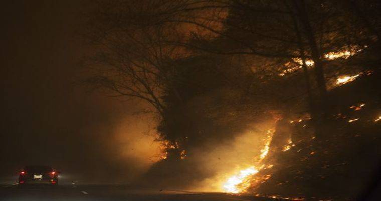 Tennessee Wildfires Threaten Resort Towns Of Gatlinburg