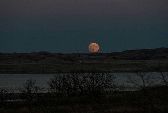 13 shots of the supermoon from around the world