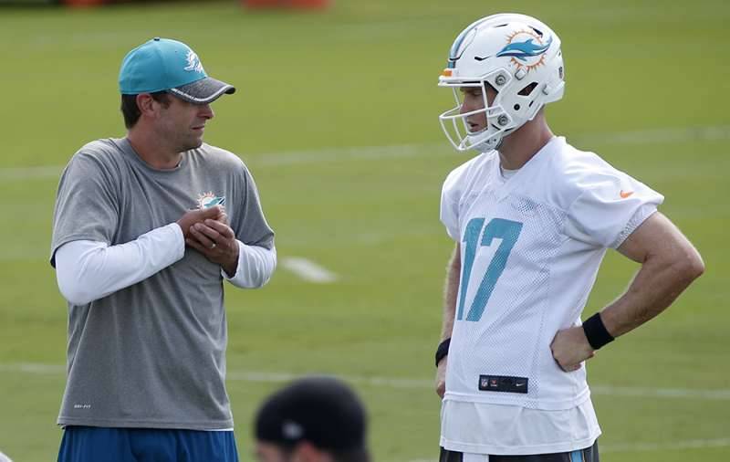 Dolphins QB Ryan Tannehill Resumes Throwing At Practice