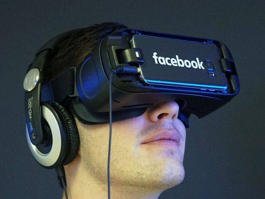 Facebook pop-up stores offer taste of VR