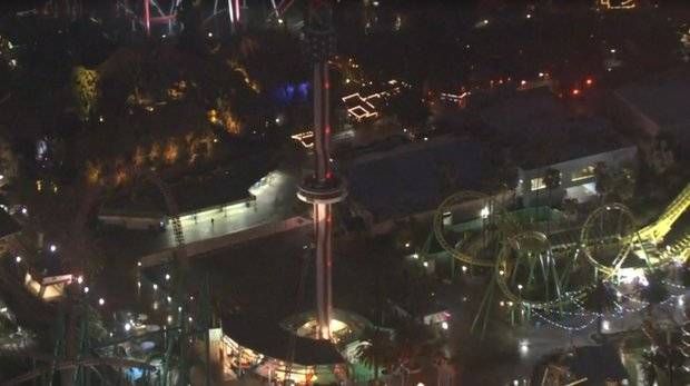 Knotts Berry Farm Ride Traps 18 People 100 Feet In The Air