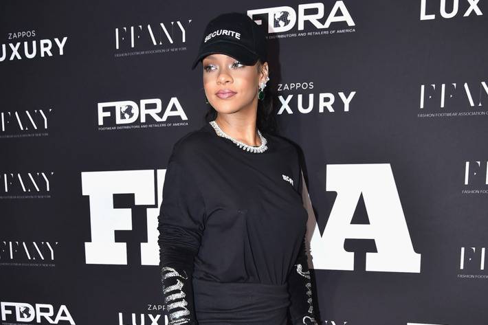 Rihanna Has Unfollowed Jennifer Lopez on Instagram After Drake Rumors