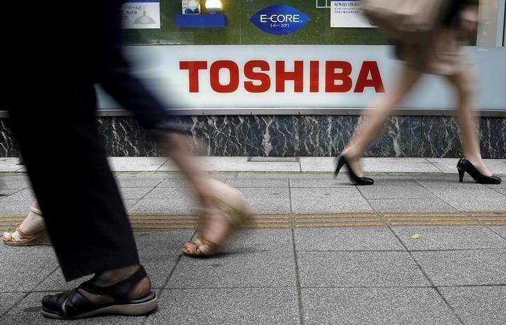 Toshiba shares bonds tumble as second downgrade fans writedown fears