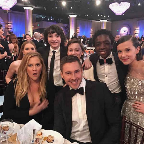 Amy Adams Photobombs Amy Schumer Golden Globes 2017 Photo With the Stranger Things Kids