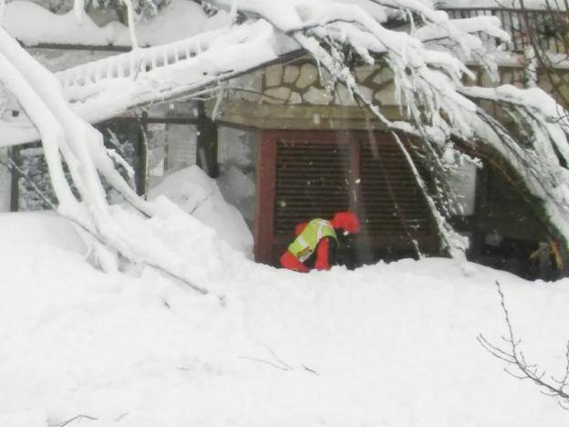 Four more survivors extracted from Italian hotel hit by avalanche