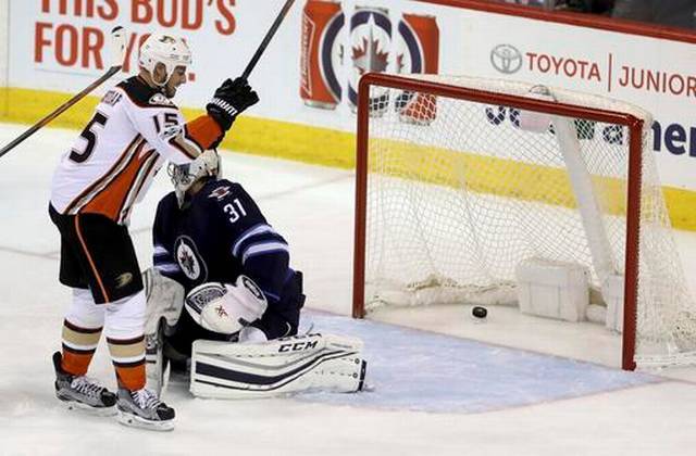 Getzlaf, Bernier lift Ducks over Jets 3-2