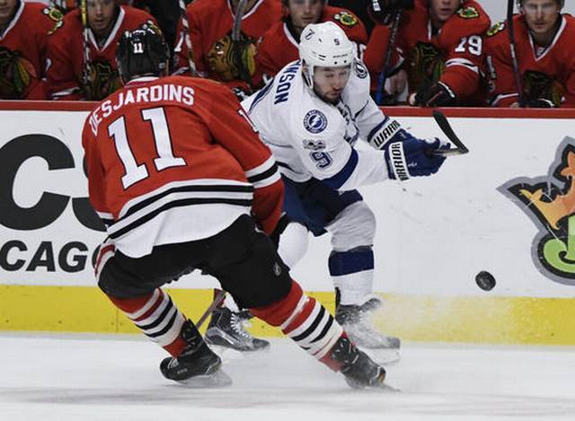 Johnson rallies Lightning in 3rd for 5-2 win over Blackhawks