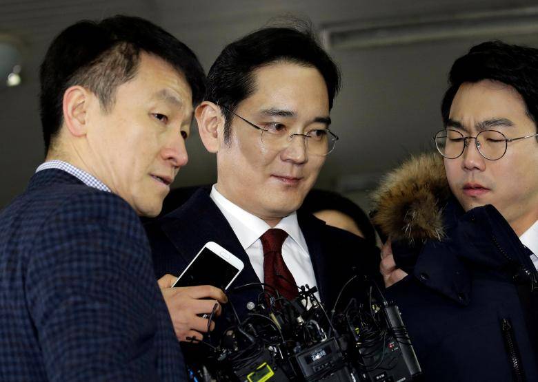 Samsung chief questioned behind closed doors in arrest warrant hearing