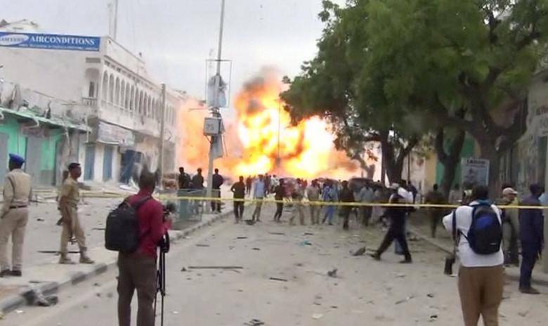 Somali militants ram car bomb into hotel, killing at least 13