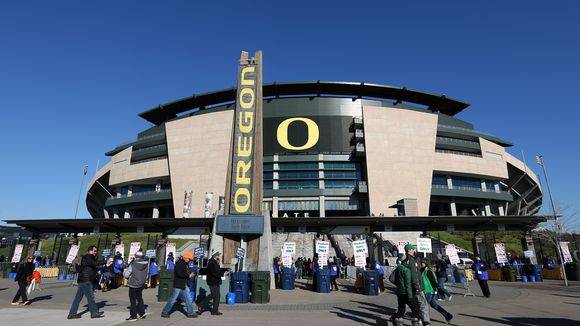 Three Oregon Ducks Football Players Hospitalized During Offseason Workouts