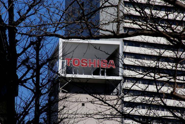 Toshiba board to approve plans to split off chip business on Friday