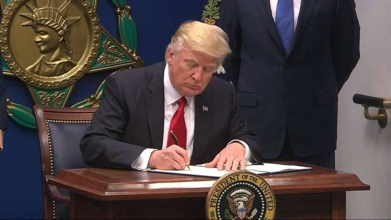 Trump signs orders on rebuilding military and extreme vetting