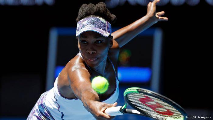 Venus Williams reaches semifinals, sets record at Australian Open