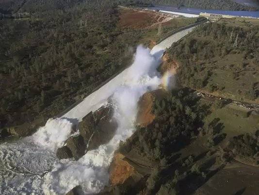 130,000 Calif. Residents Ordered To Evacuate Below Endangered Dam Spillway