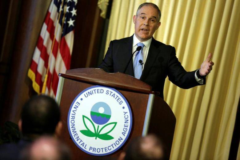 Automakers urge new EPA chief to withdraw Obama car fuel-efficiency rules