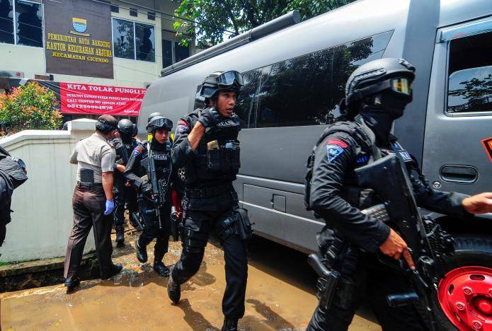 Indonesian police kill bomber, investigate for link to IS sympathizers