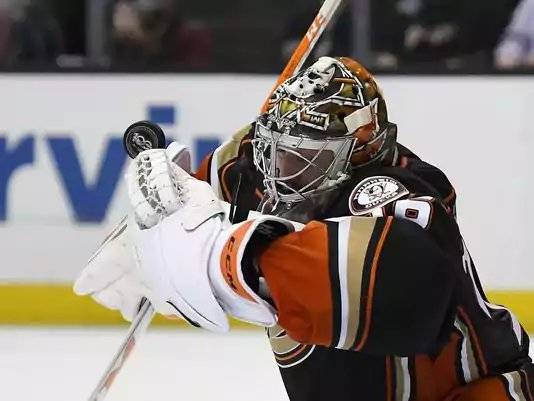 Manson Scores Lone Goal As Gibson, Ducks Shut Out Kings 1 0