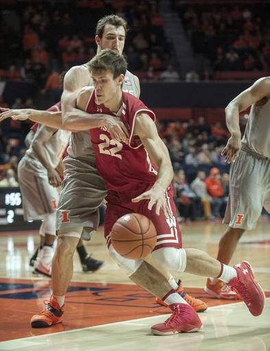 No. 10 Wisconsin routs Illinois 57-43