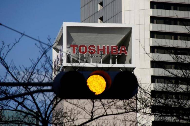 Toshiba Shares Drop After S&P Warns of Downgrade Risk