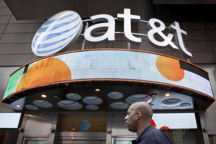 FCC probes why AT&T customers could not call 911