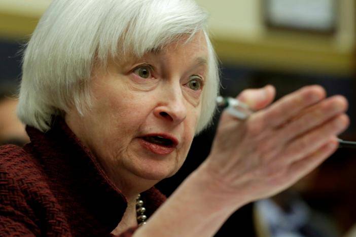 Fed Expected To Raise Rates As U.S. Economy Flexes Muscle