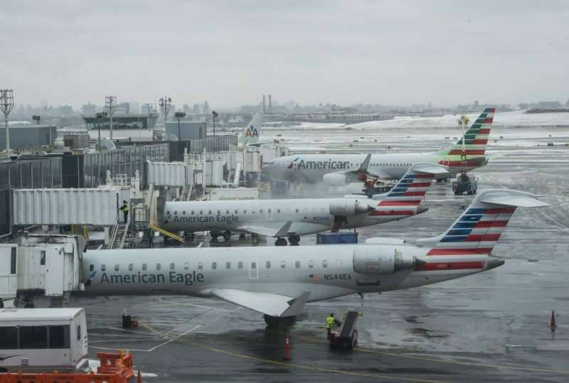 Impending snowstorm causes airlines to cancel at least 5,300 flights