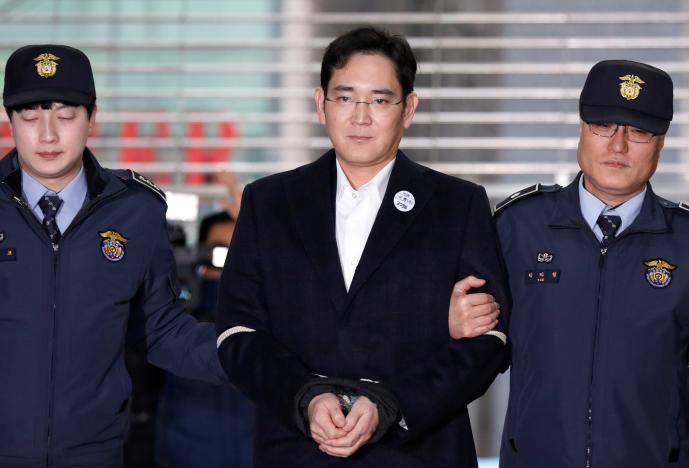 Jailed Samsung chief can get plenty of visitors, may still play a corporate role