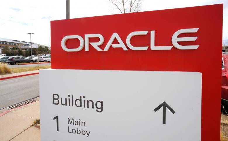 Oracle cloud transition helps third-quarter profit beat