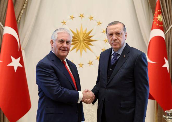 Tillerson seeks to keep focus on Islamic State in delicate Turkey visit