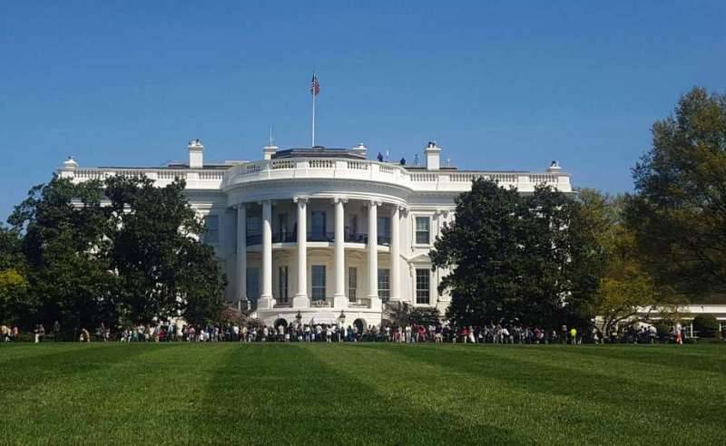 White House jumper was captured after more than 15 minutes